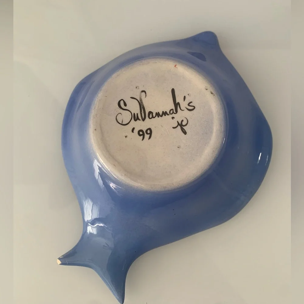 Vintage 1999 Suvannah Warren Signed Ceramic Fish Bowl Dish Hand Painted Signed